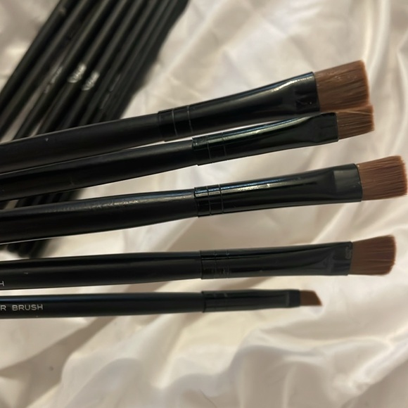 ME- 13pc  BRUSH SET MAKEOVER ESSENTIAL EYES - Picture 3 of 6